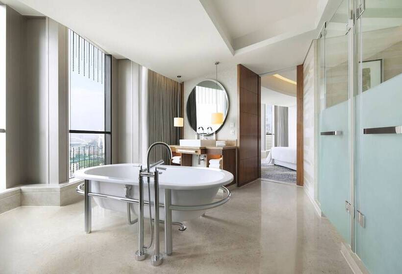 سوئیت پریمیوم, Sheraton Grand Shanghai Pudong Hotel & Residences