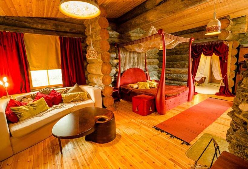 스위트, Kakslauttanen Arctic Resort   Igloos And Chalets