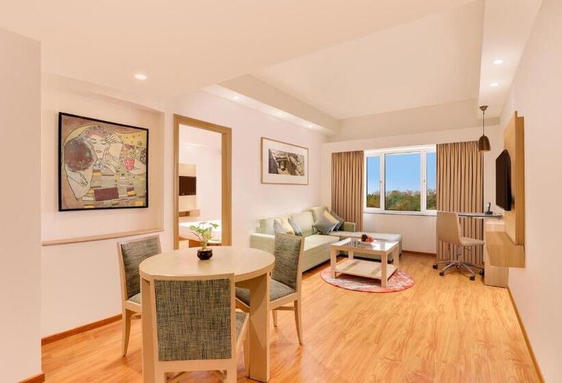 Президентский Люкс, Lemon Tree Hotel Hinjewadi Pune