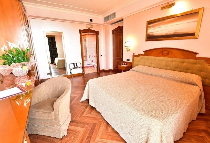 Номер Deluxe, Palazzo Rosenthal Vesuview Hotel & Resort