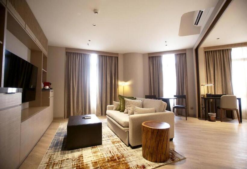 سوییت اجرایی, Resorts World Awana