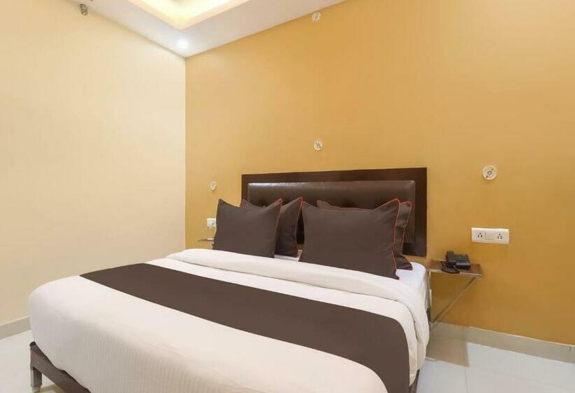 Quarto Estandar, Collection O M V Inn Near Chaudhary Charan Singh International Airport