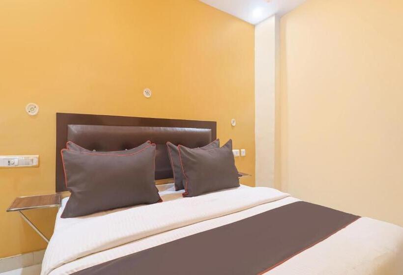 Quarto Estandar, Collection O M V Inn Near Chaudhary Charan Singh International Airport