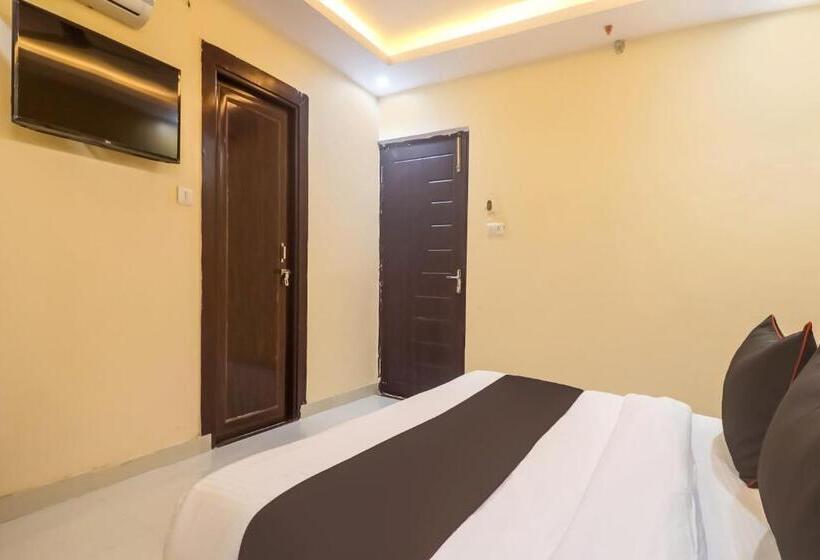 Quarto Estandar, Collection O M V Inn Near Chaudhary Charan Singh International Airport
