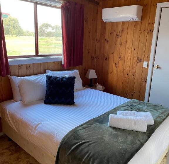 스탠다드 스튜디오, Happy Wanderer Motel Cohuna 70s Style