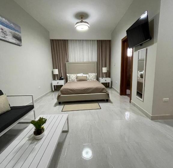 Номер Deluxe, Monarca