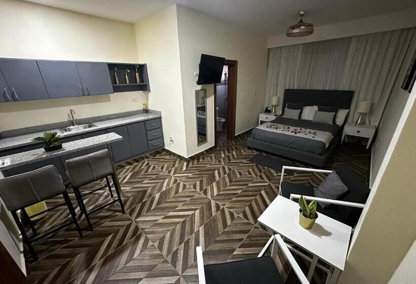 Номер Deluxe, Monarca