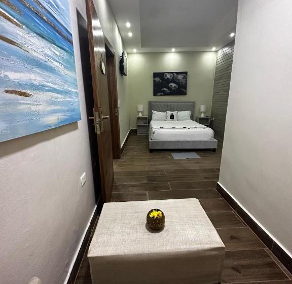 Номер Economy, Monarca