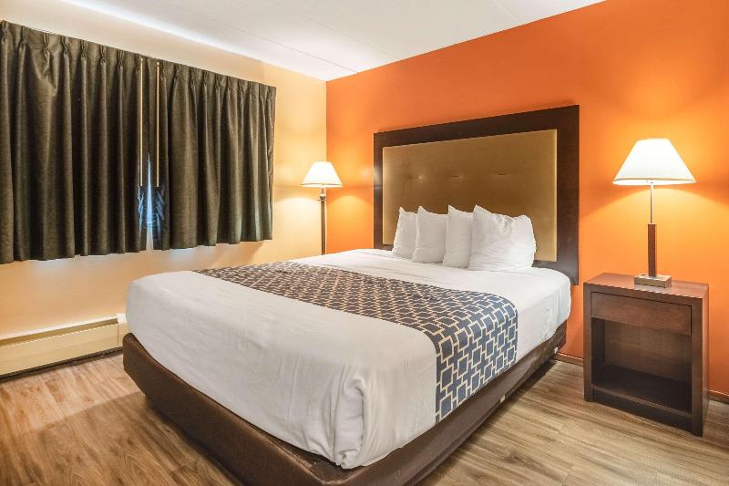 Люкс Кровать Кинг, Econo Lodge Inn & Suites Airport