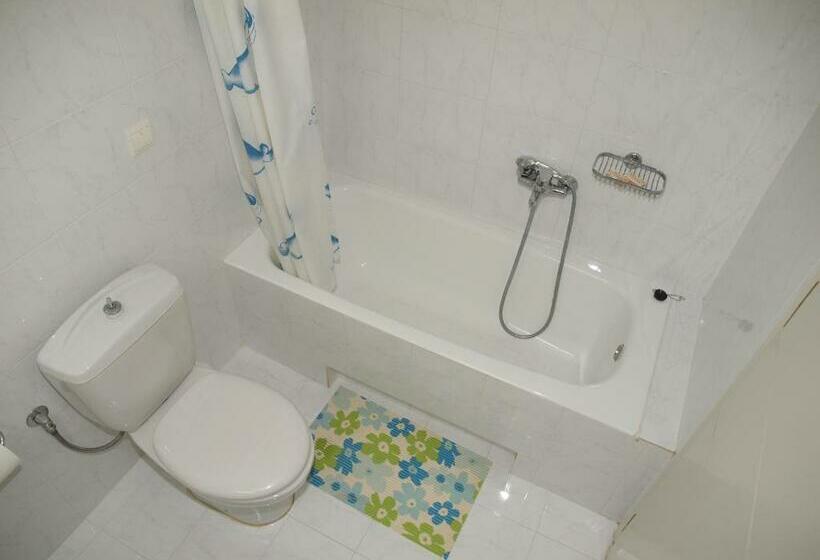 Standard-huone, Eleftheria