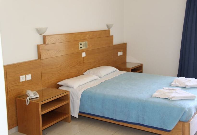 Standard-huone, Eleftheria