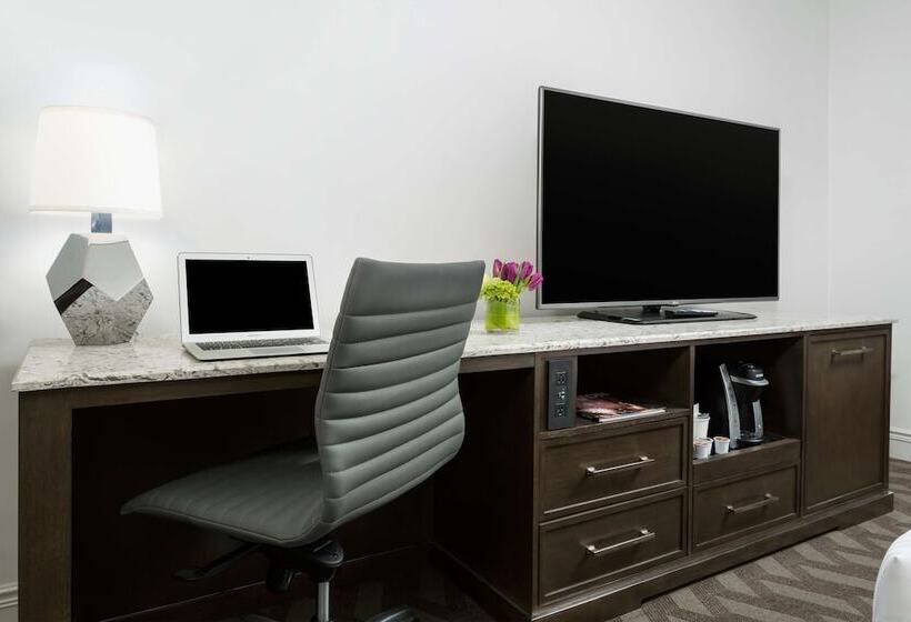 Номер Deluxe, Hilton Boston Park Plaza