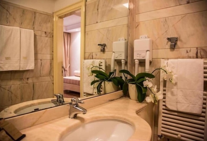 Четырехместный Номер Стандарт, Lh Hotel Domus Caesari