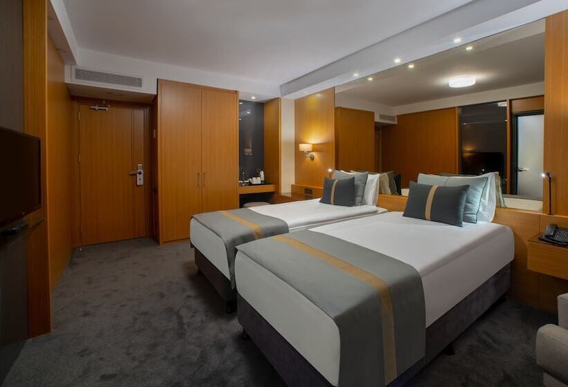 Habitación Triple Superior, Tan Hotel   Special Category
