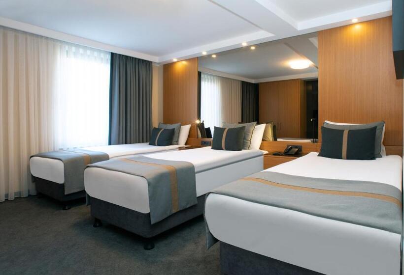 Habitación Triple Superior, Tan Hotel   Special Category