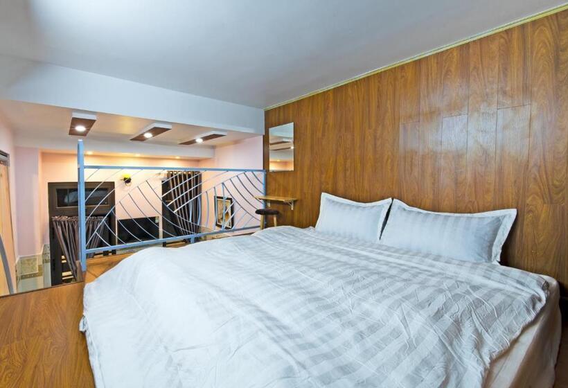 Standaardkamer met Kingsize Bed, Csltdl & Coffee Sân Vườn Vương Bảo Long đà Lạt