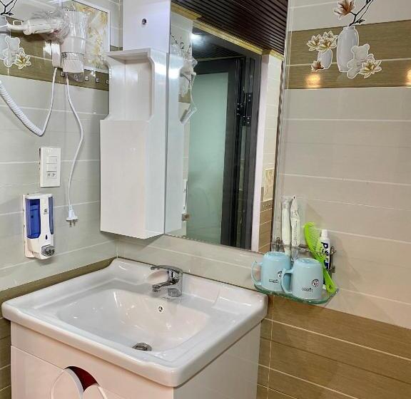 Standaardkamer met Kingsize Bed, Csltdl & Coffee Sân Vườn Vương Bảo Long đà Lạt