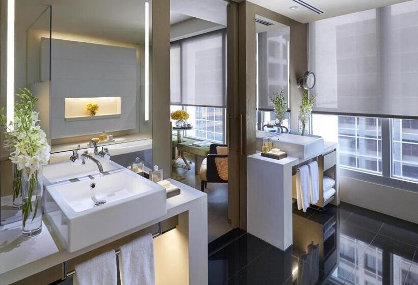 اتاق سوپریور با تخت بزرگ, The Landmark Mandarin Oriental Hong Kong