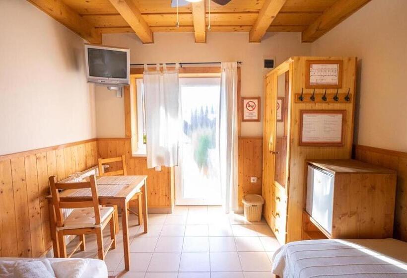 Номер Стандарт, Vadvirág Vendéglő és Panzió