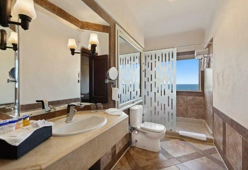 اتاق خانوادگی با چشم‌انداز دریا, Pickalbatros Citadel Resort Sahl Hasheesh