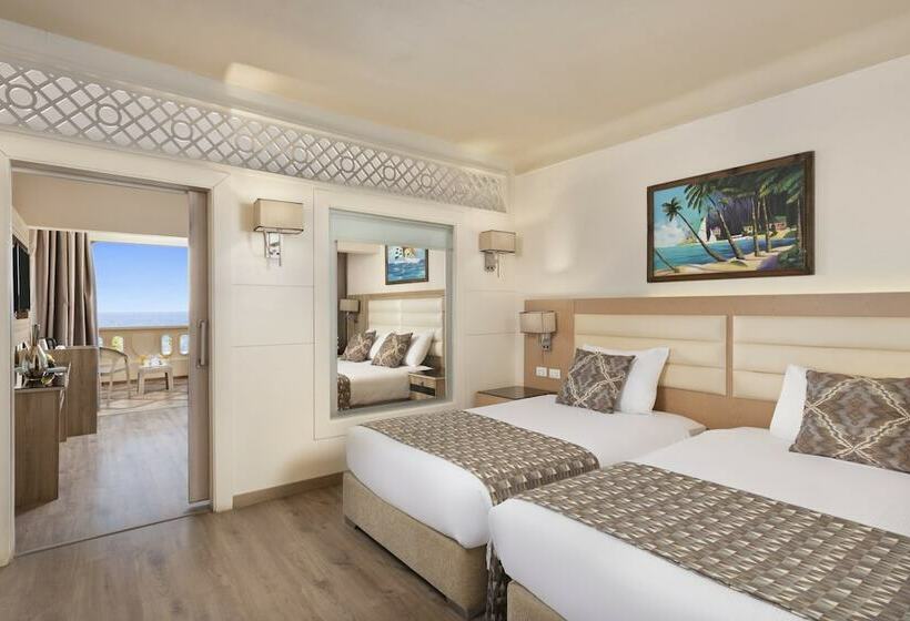 اتاق خانوادگی با چشم‌انداز دریا, Pickalbatros Citadel Resort Sahl Hasheesh