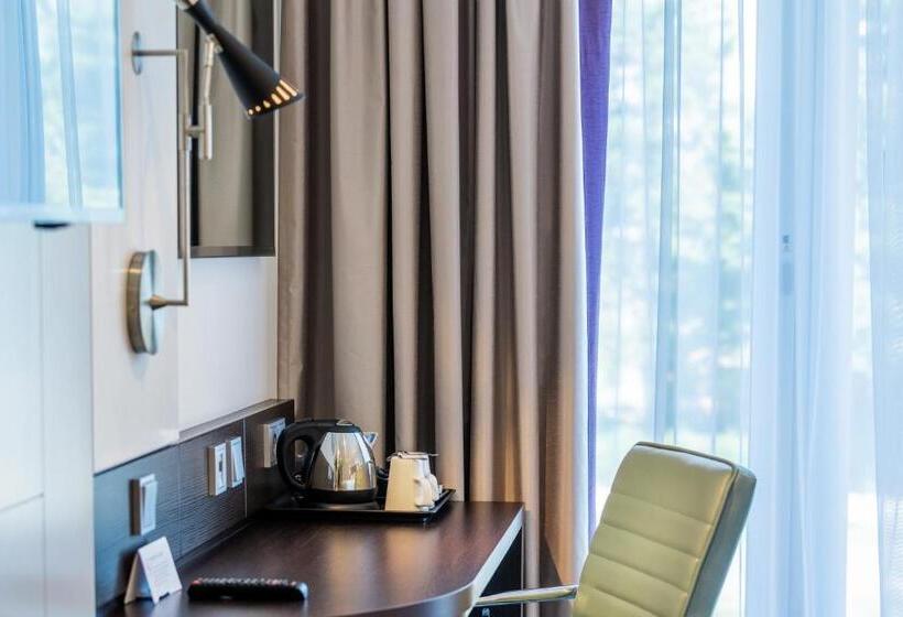 Семейный Номер, Premier Inn Köln City Mediapark