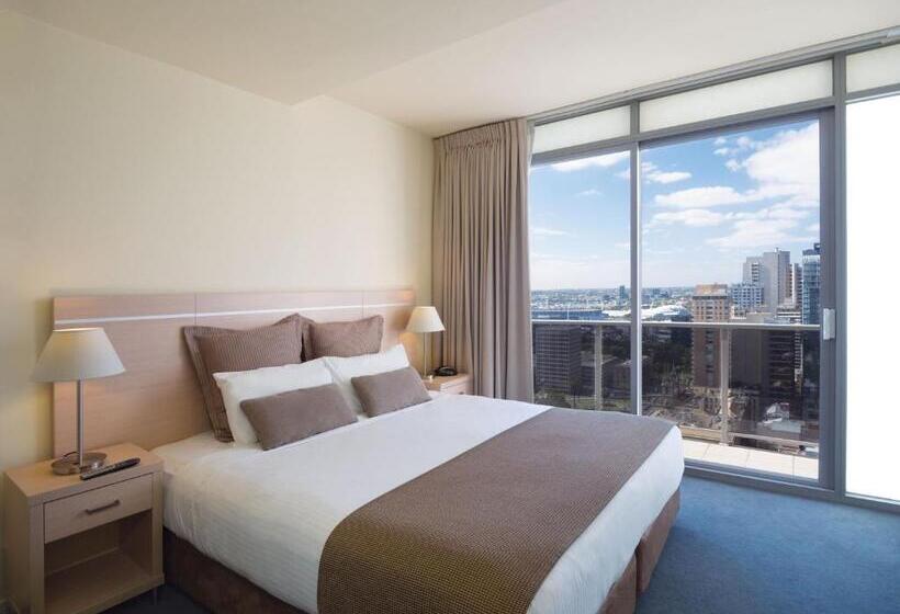 2 Bedrooms Apartment City View, Oaks Melbourne On Lonsdale Suites