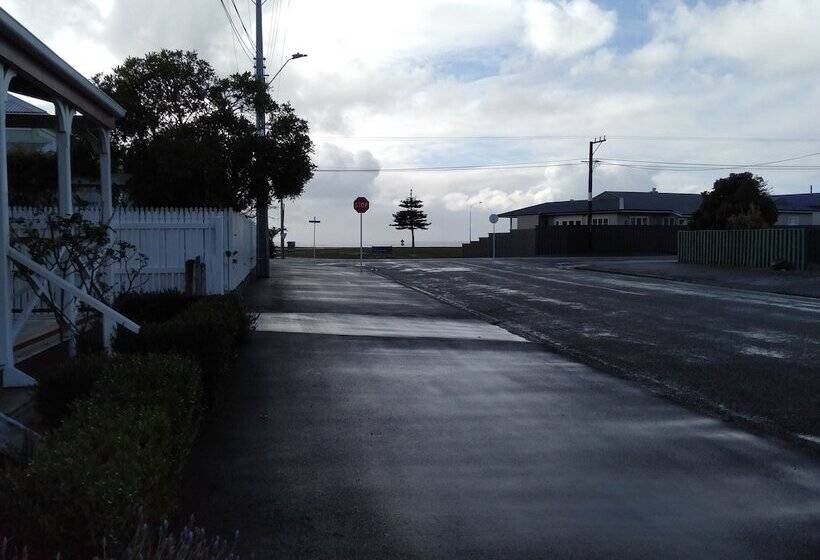 프리미엄 스튜디오, Albatross Motel