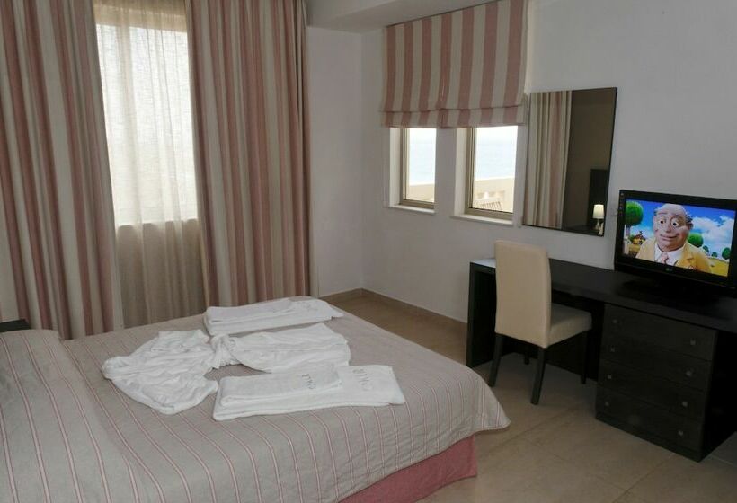 Люкс 3 Спальни, Capital Coast Resort And Spa