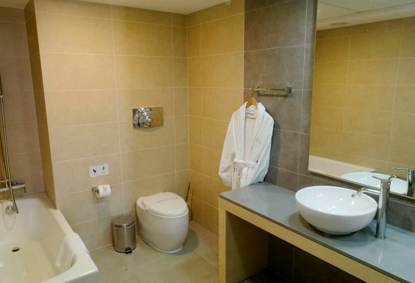Люкс 3 Спальни, Capital Coast Resort And Spa