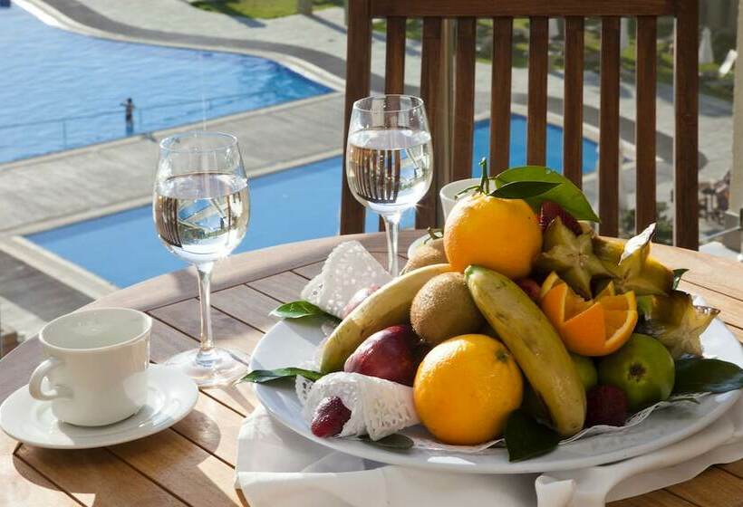 Люкс Superior 2 Спальни, Capital Coast Resort And Spa