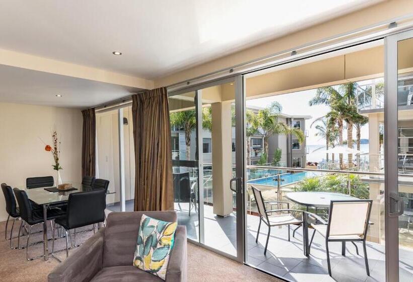 Апартаменты 2 Спальни Вид на Море, Edgewater Palms Apartments