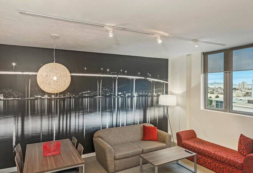 패밀리 아파트, Mantra One Sandy Bay Road