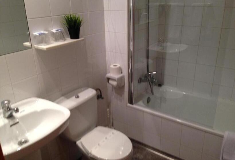 Номер Стандарт Трехместный, Hostal Sant Marti