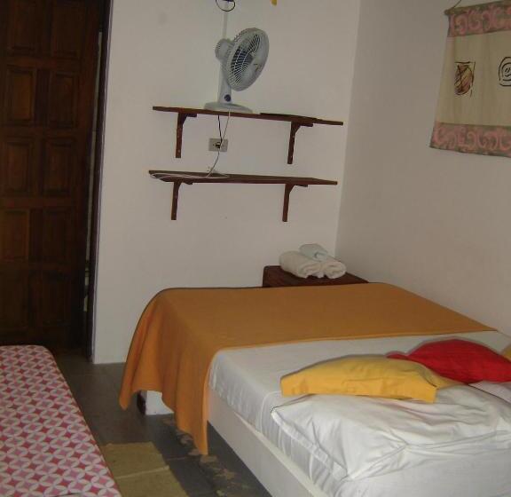 Quarto Triplo Standart, Pousada Caravelas