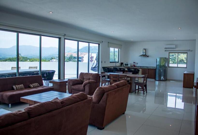 آپارتمان 1 خوابه با تراس, La Loma Suites