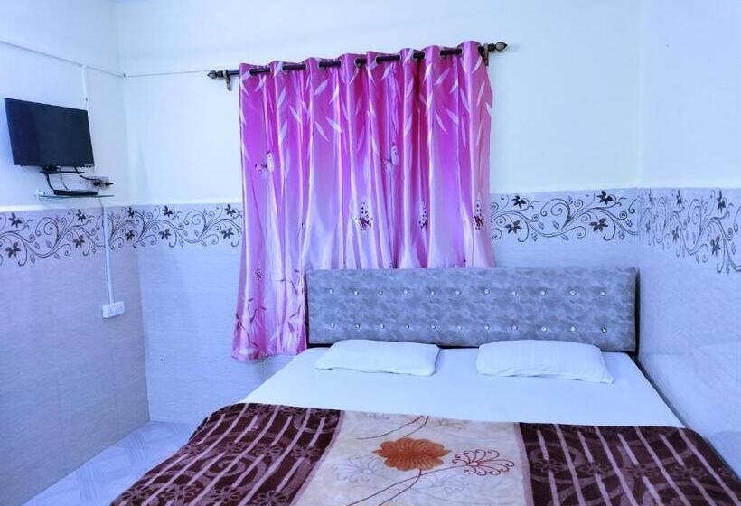 اتاق لوکس, Colva Beach Xaviers Guest House
