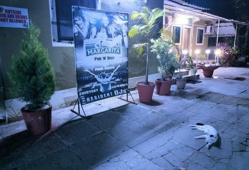 اتاق لوکس, Colva Beach Xaviers Guest House