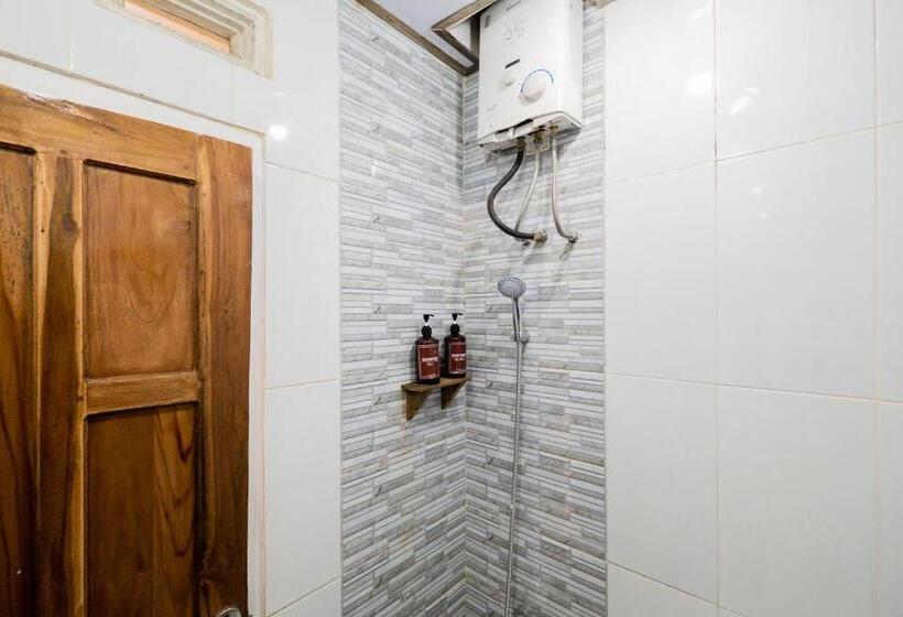 Номер Стандарт, Reddoorz At Omahku Guest House Batu