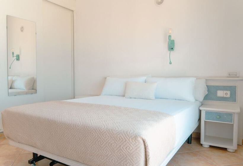 إستوديو قياسى مزودة بتراس, Rosamar Ibiza