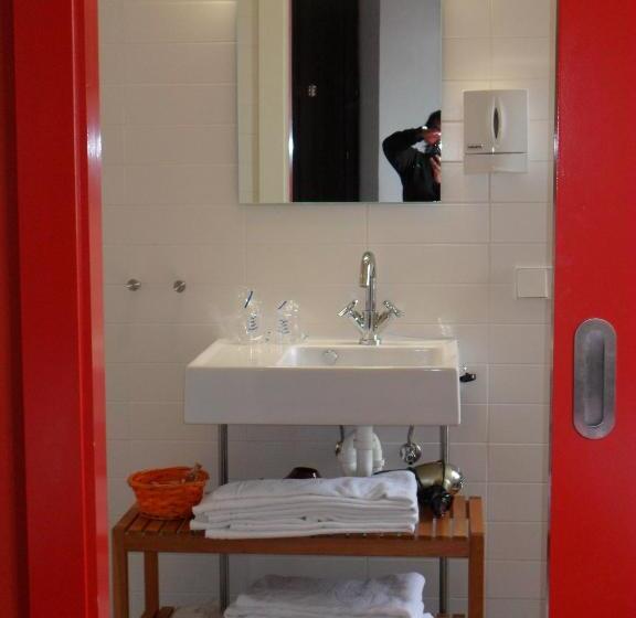 Quarto Triplo Estandar, Hospederia De Alesves