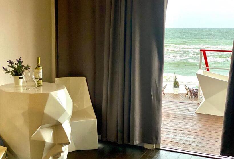 سوییت با چشم‌انداز دریا, Club House Arkadia Beach