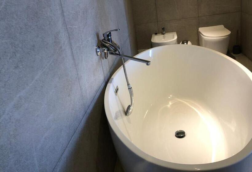 اتاق لوکس با چشم‌انداز دریا, Club House Arkadia Beach