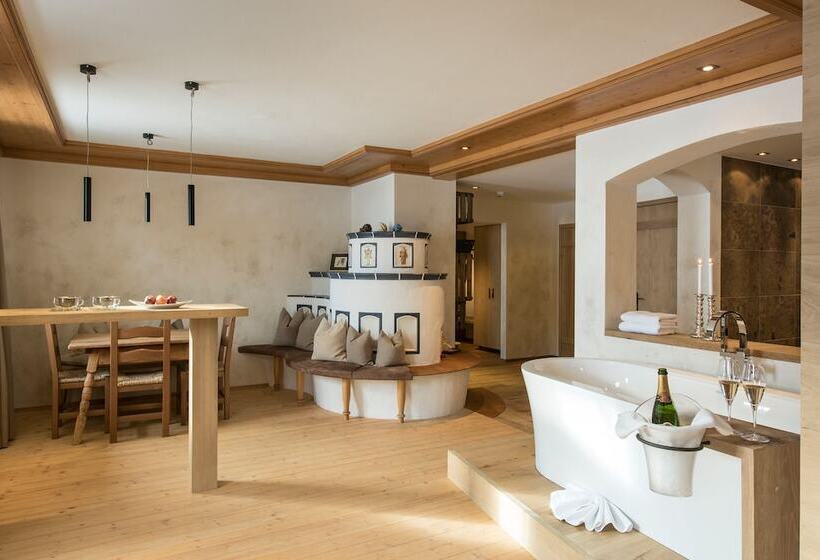 سوییت, Holzhotel Forsthofalm