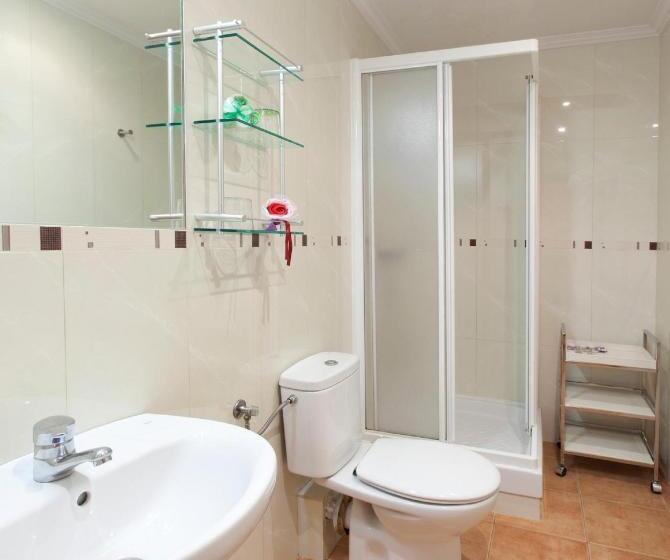 اتاق استاندارد یک نفره, Luz Madrid Rooms