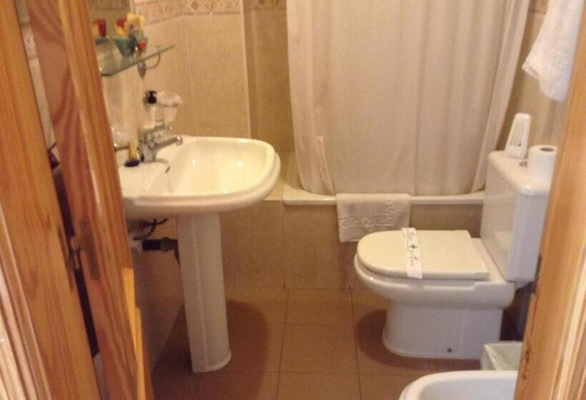 스탠다드 트리플 룸, Hostal San Miguel