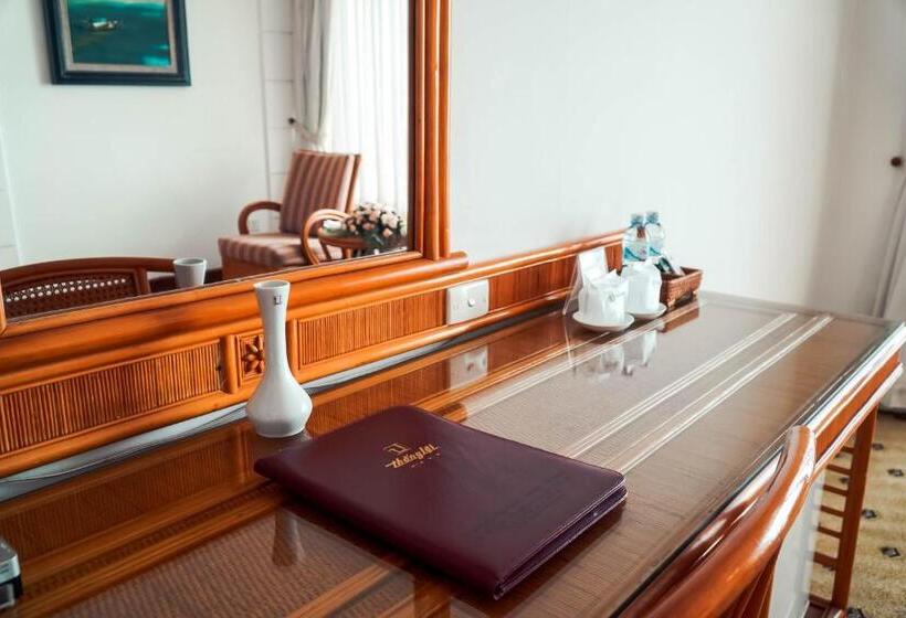 اتاق لوکس با چشم‌انداز باغ, Thang Loi Hotel Hanoi
