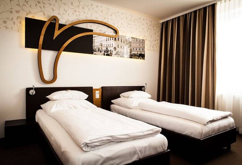 Номер Стандарт, H+ Hotel Ried