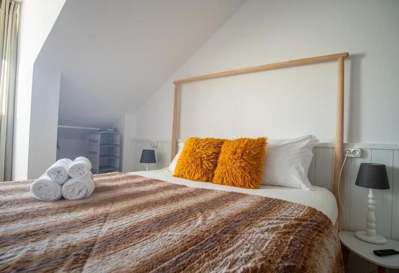 Номер Стандарт, Naval Guest House & Bistro