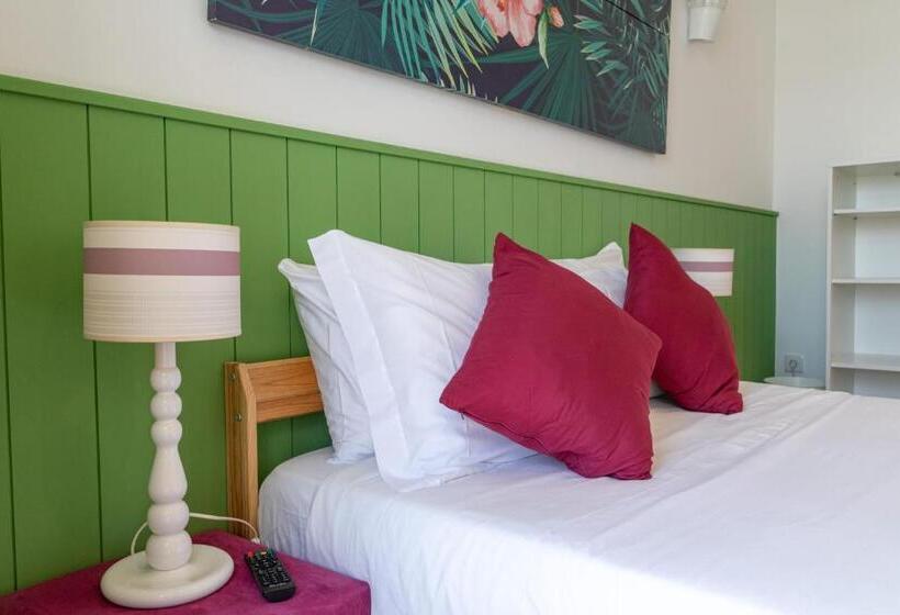 Quarto Estandar com Sacada, Naval Guest House & Bistro